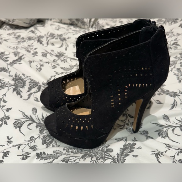 JUST FAB CUT OUT PEEP TOE HEELS - Picture 3 of 5